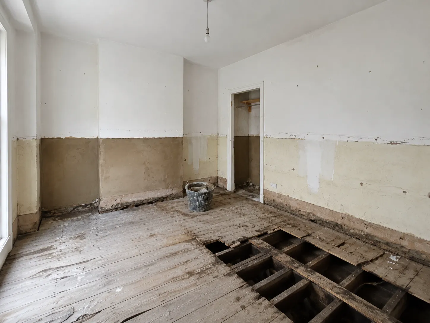 Bedroom 3 before renovation