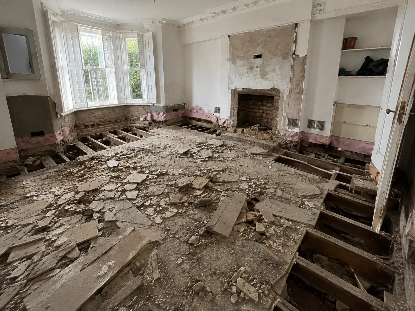 Living room before renovation
