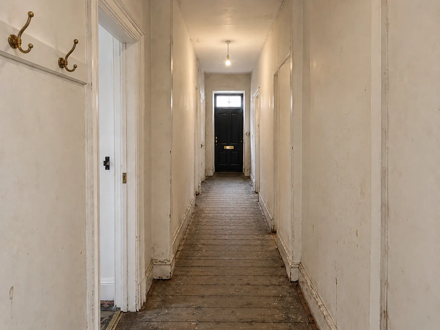 Living space 10 before renovation