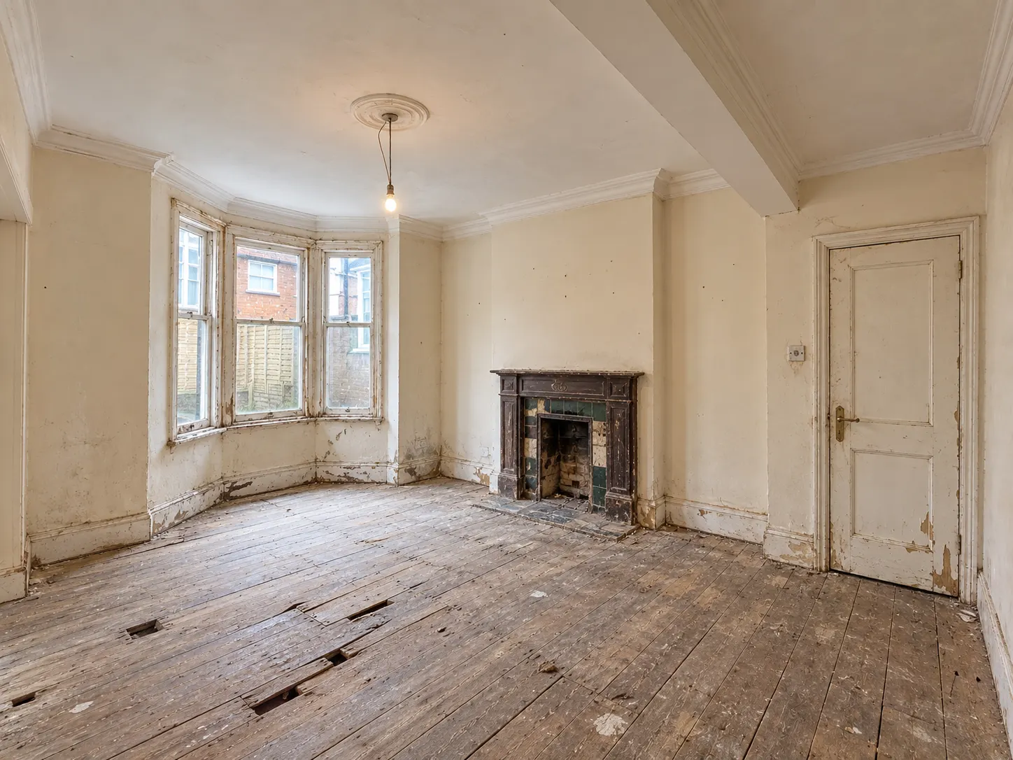 Living space 5 before renovation