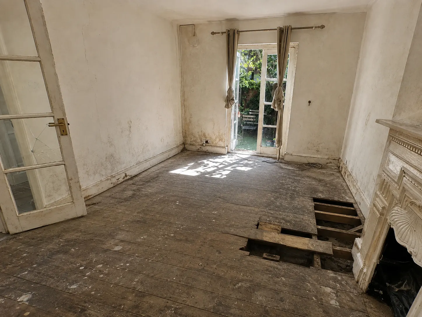 Living space 9 before renovation